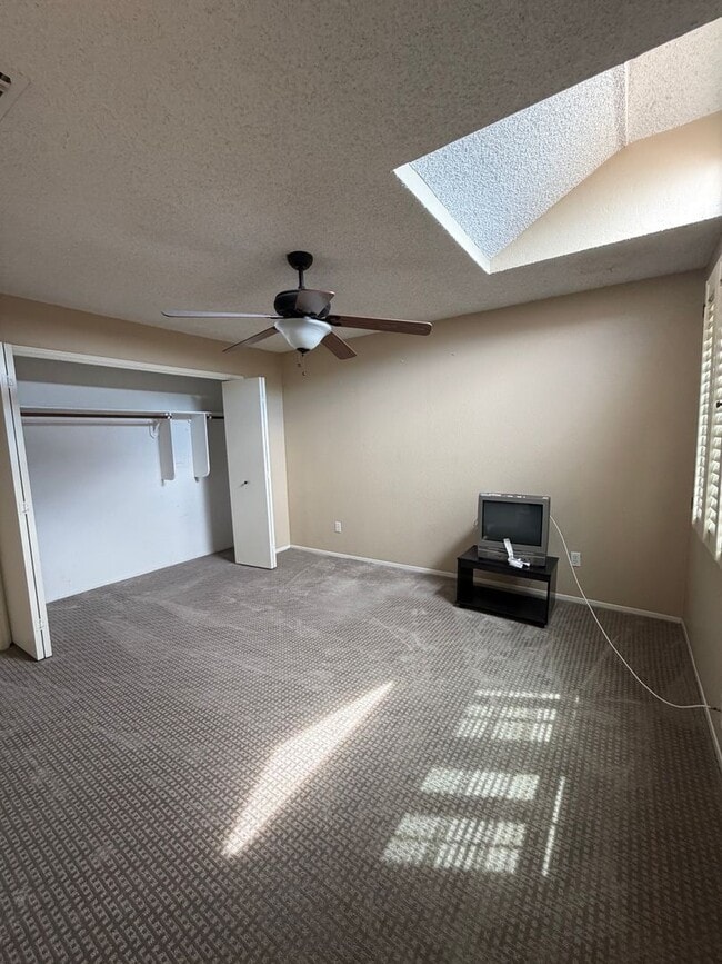 Building Photo - 2323 Easthills Dr