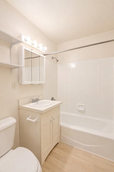 Building Photo - 322 Maple Dr