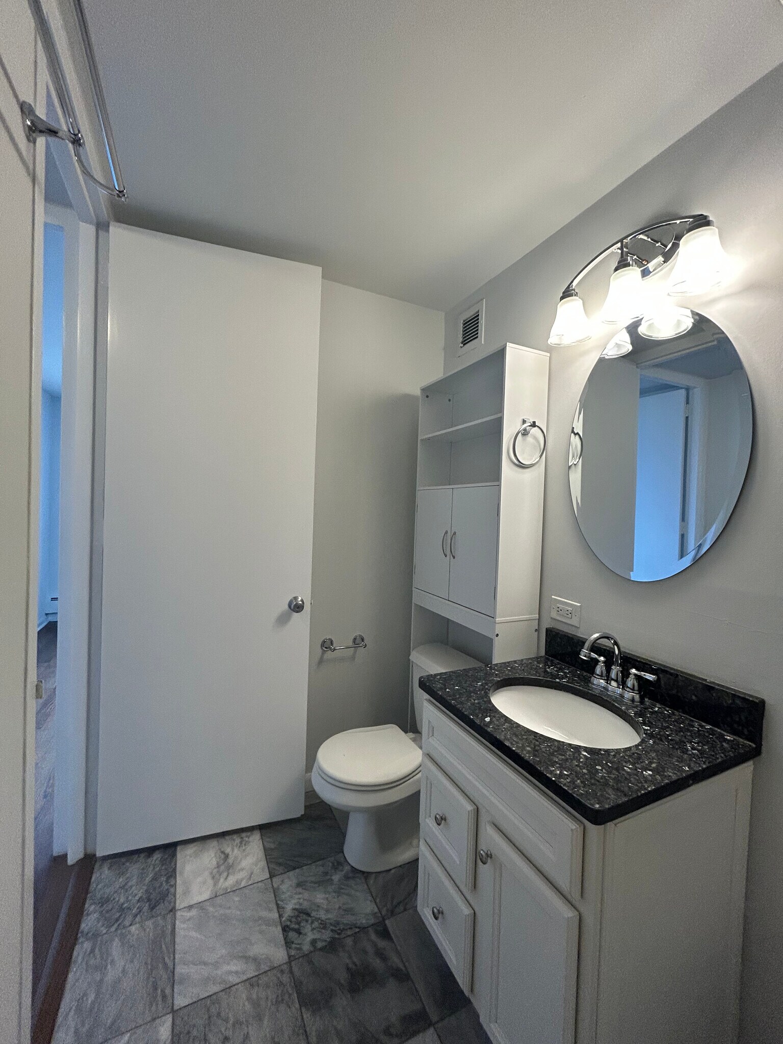 Building Photo - 1350 N Dearborn St