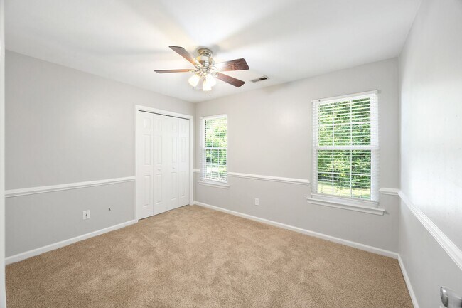 Building Photo - WOODLAKE