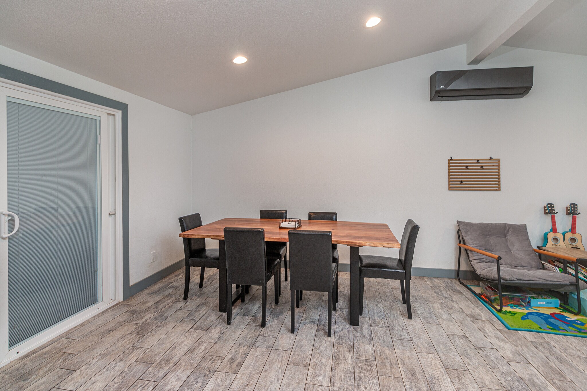 Building Photo - 27222 Plumwood Ave