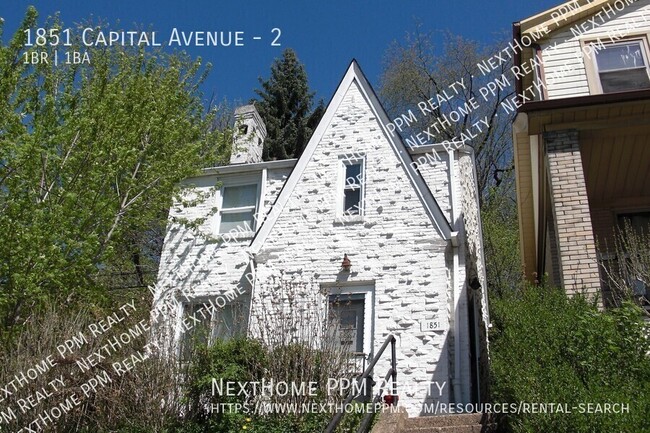 Primary Photo - Large 2 Bed w/ office in Brookline, just u...