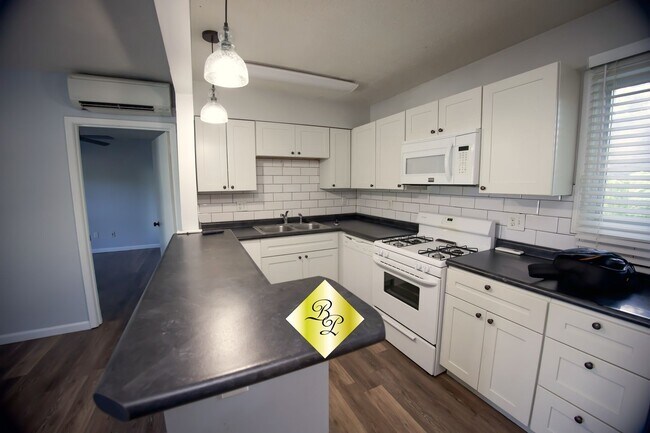 Building Photo - 33 N Rembert St