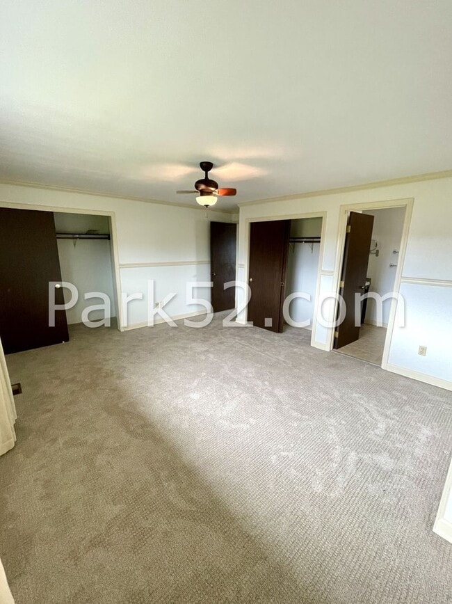 Building Photo - 2 Bedroom Tacoma Townhome