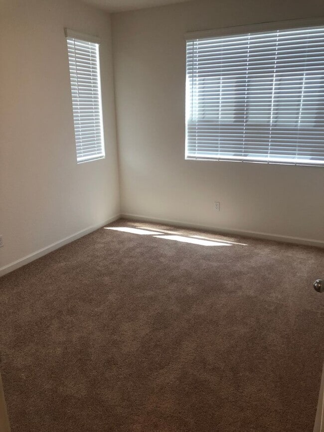Building Photo - BEAUTIFUL FOLSOM HOME IN GATED COMMUNITY!!