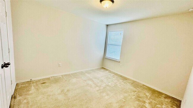 Building Photo - 901 Sawbuck Dr