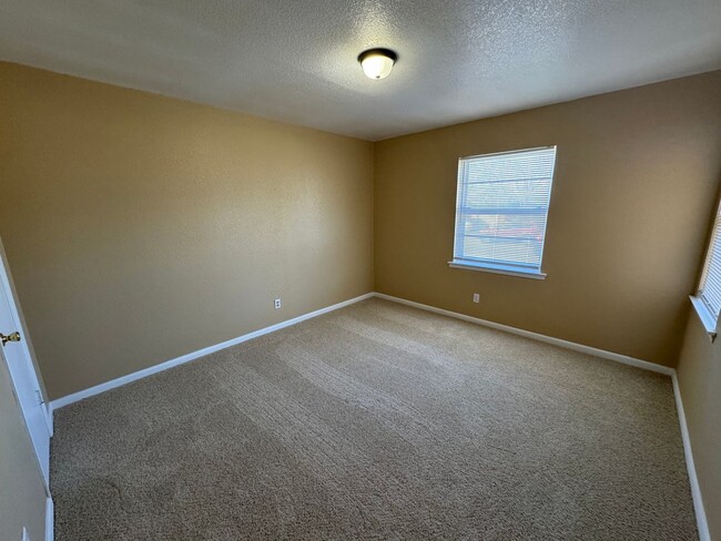 Building Photo - 1108 Duvall Dr