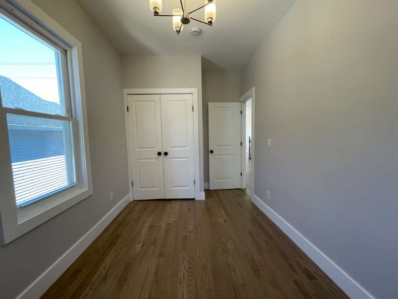 Building Photo - 413 E 9th Ave