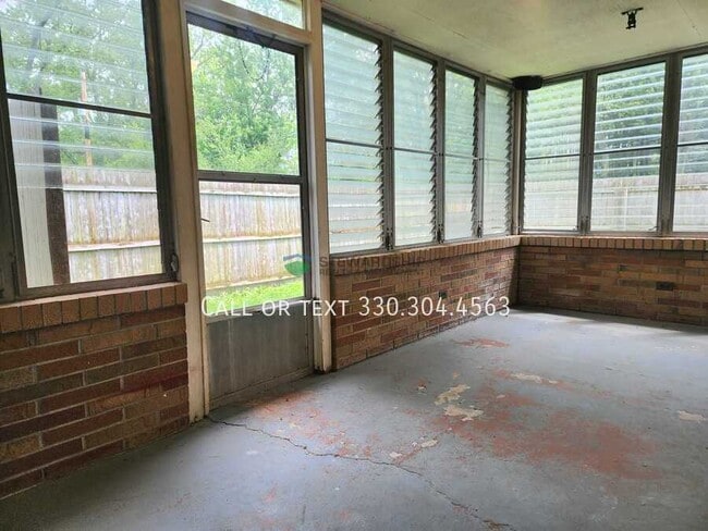 Building Photo - 8250 E Wadora Cir NW
