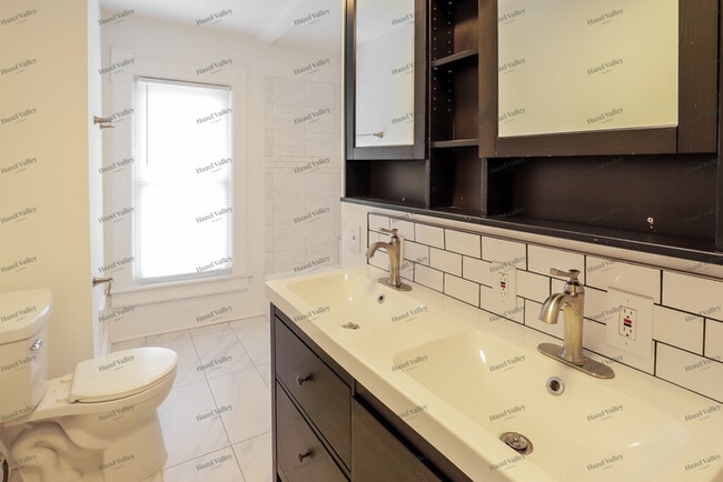 Building Photo - 1046 Sandusky Ave