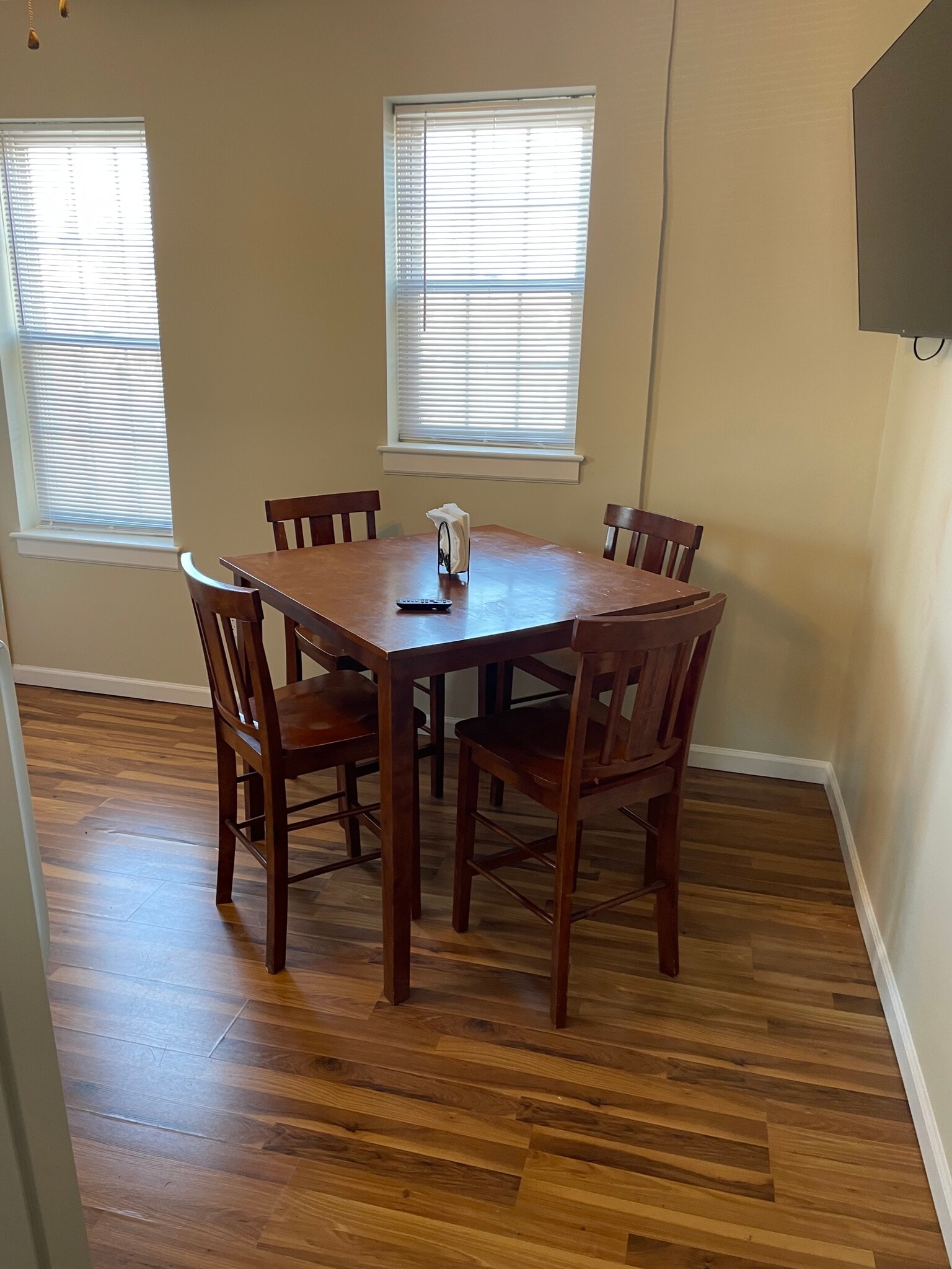 Building Photo - 600 Roxborough Ave