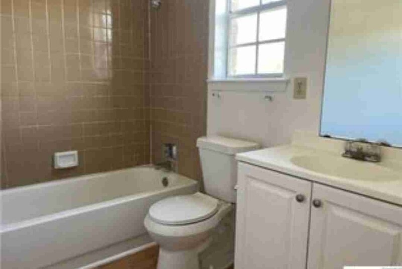 Building Photo - 1805 Cedarhill Dr