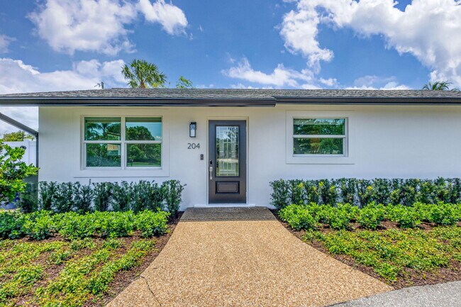 Building Photo - 204 W Whitney Dr