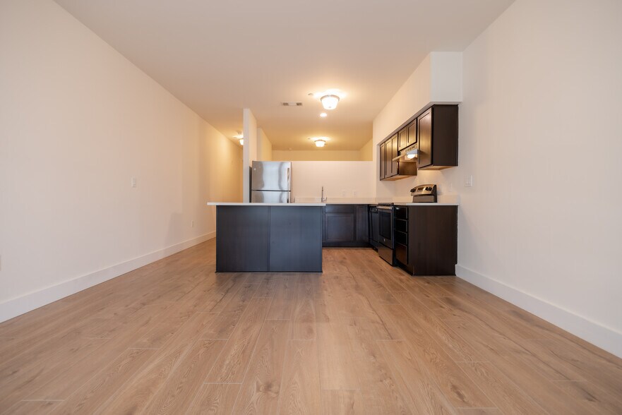 Building Photo - 308 Columbus Ave