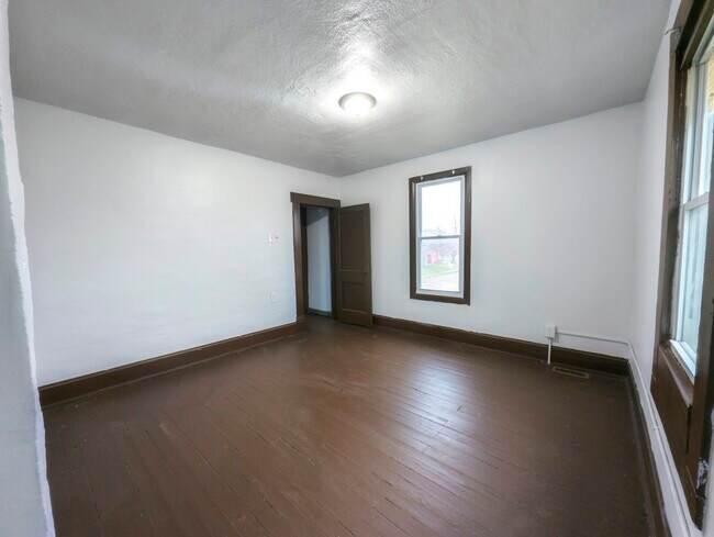 Building Photo - 491 E Morrill Ave