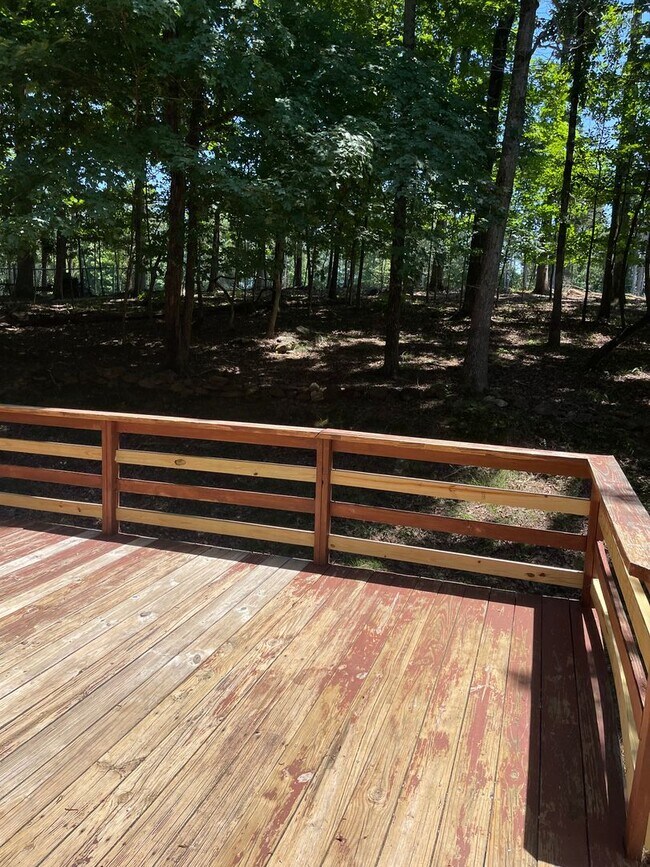 Building Photo - Westwood Hills! 3 BR 2 1/2 Bath home off M...