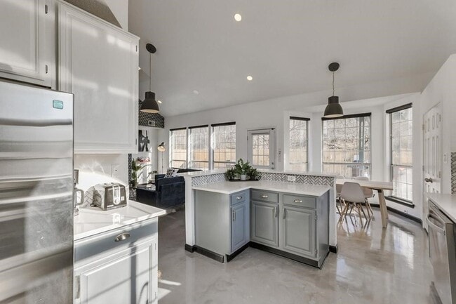 Building Photo - 8324 Autumncrest Ct