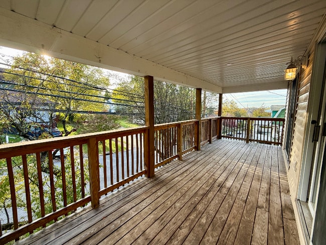 Building Photo - 801 Grand St