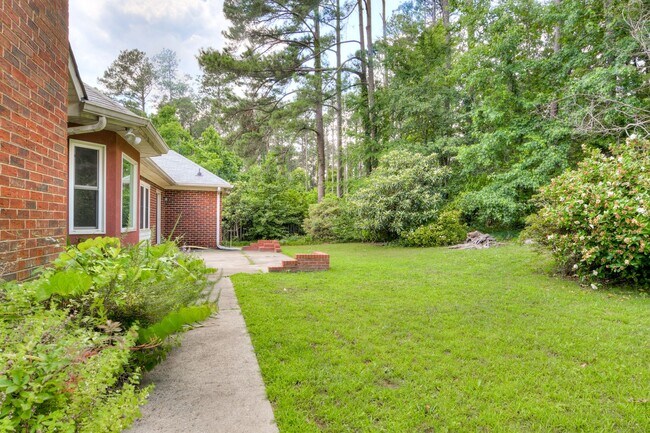 Building Photo - Brick Ranch in Evans