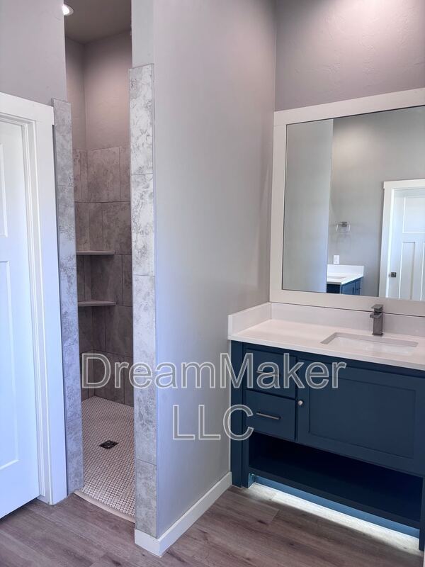 Building Photo - 3102 SE 34th St