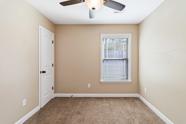 Building Photo - 130 Mistwood Ln