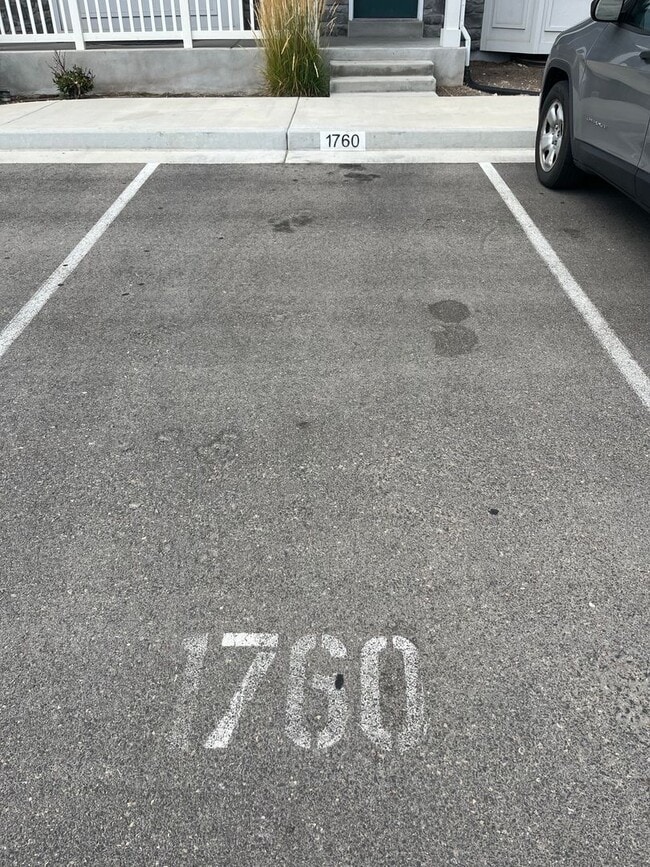 Building Photo - Cute Orem Townhome