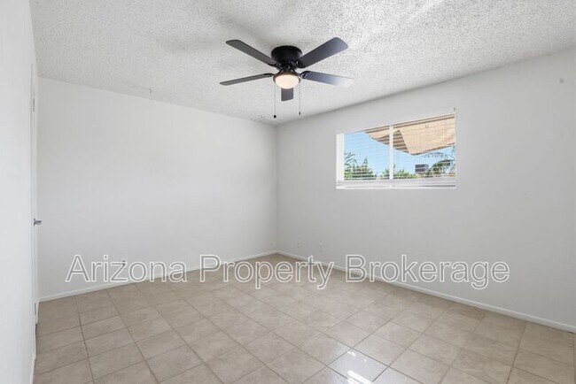 Building Photo - 3635 E Beverly Ln