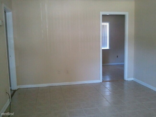 Building Photo - 3 br, 1 bath House - 722 Carter Dr