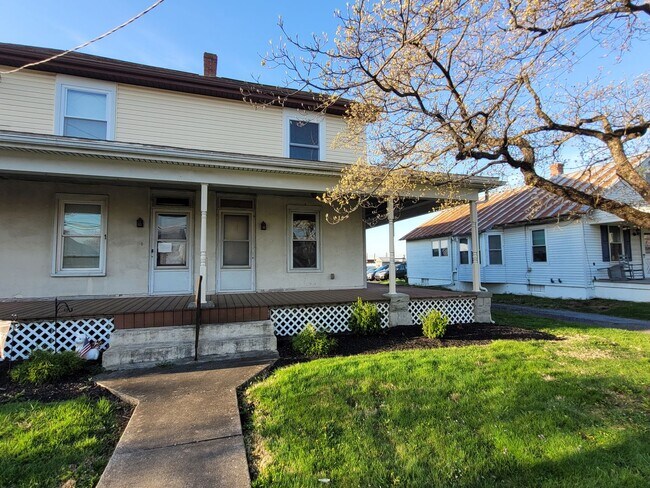 Building Photo - 984 W Main St