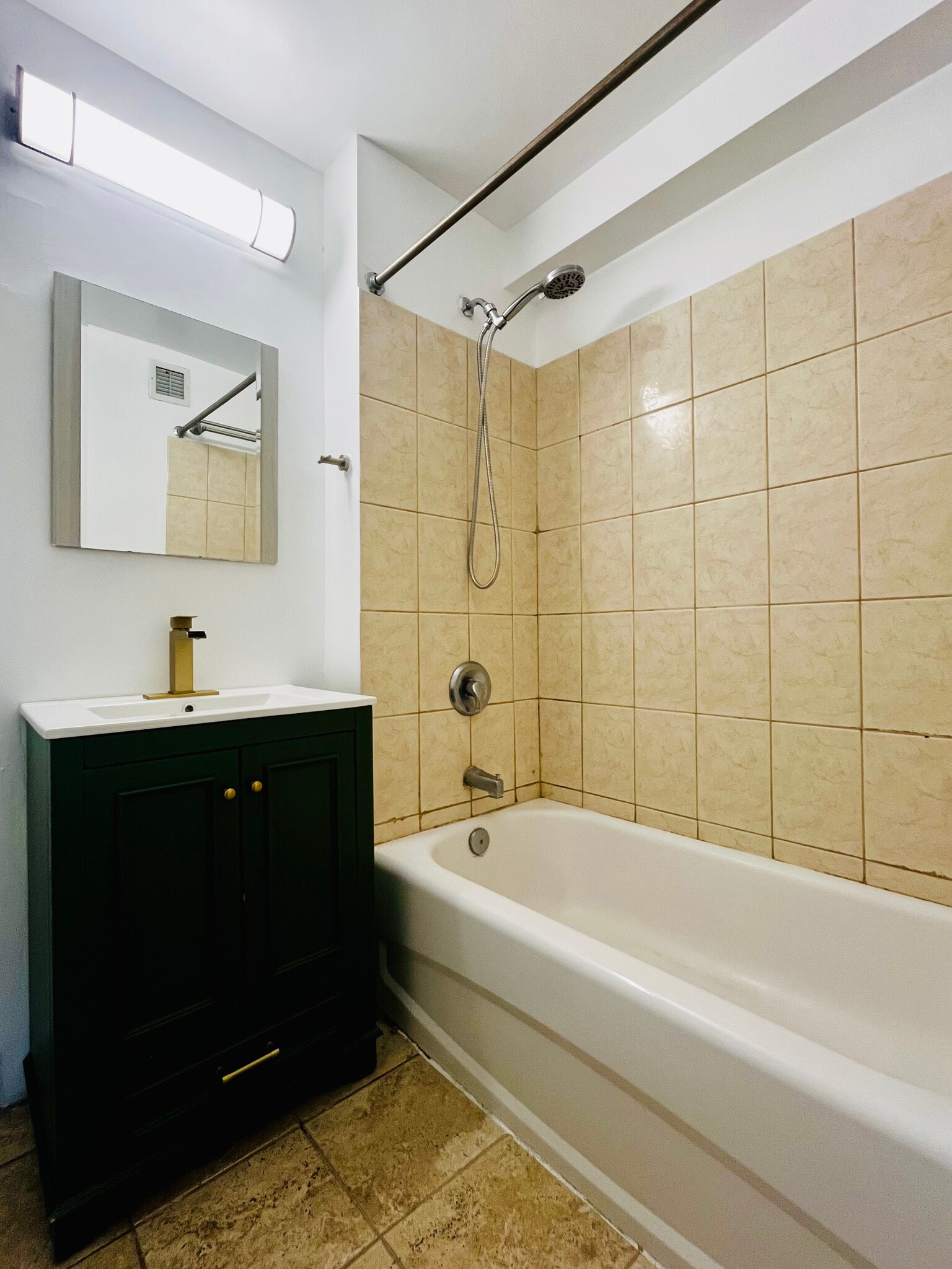 Building Photo - 20 2nd St