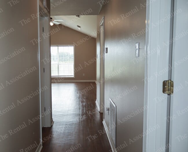 Building Photo - 629 S Barnett Springs St