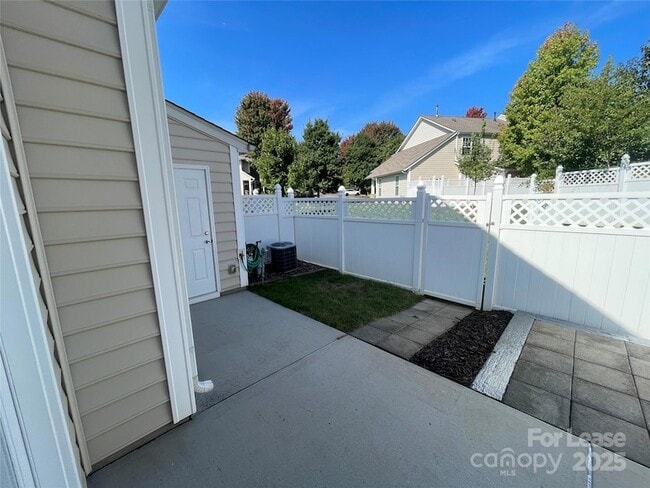 Building Photo - 221 Spring Gardens Drive