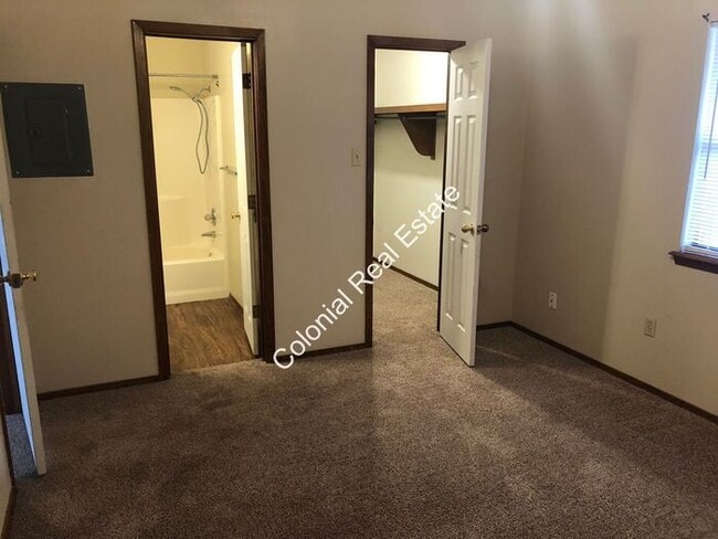 Building Photo - 1 bed 1 bath apartment w/ On site laundry ...