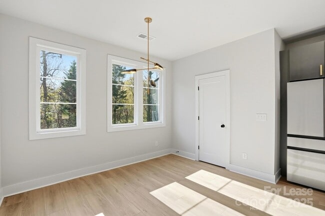 Building Photo - 1310 Carolyn Dr