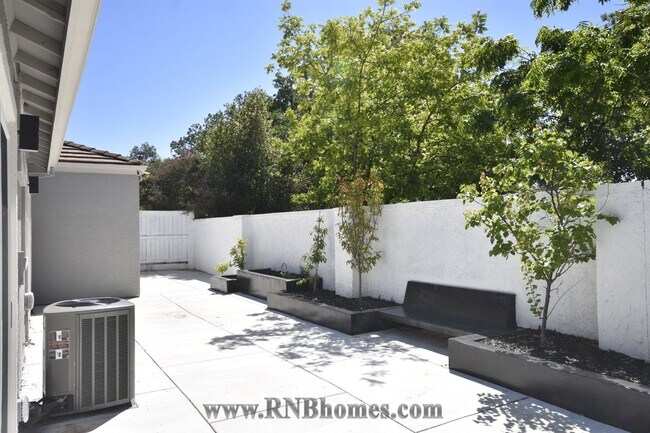 Building Photo - 288 Marsalla Dr