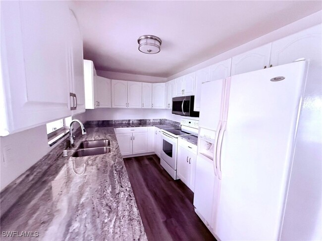 Building Photo - 4925 Viceroy St