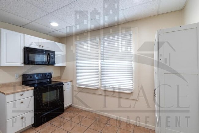 Building Photo - 734 E Morris St