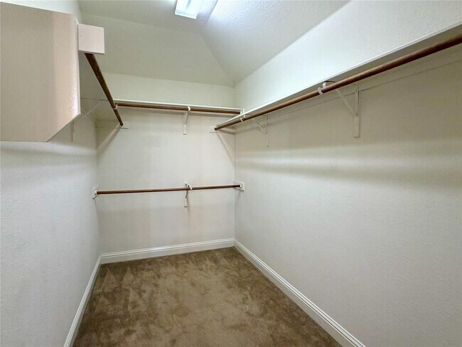 Building Photo - 718 Ann Taylor Dr