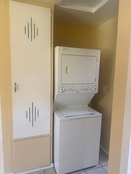 Building Photo - 2608 Manhattan Ave