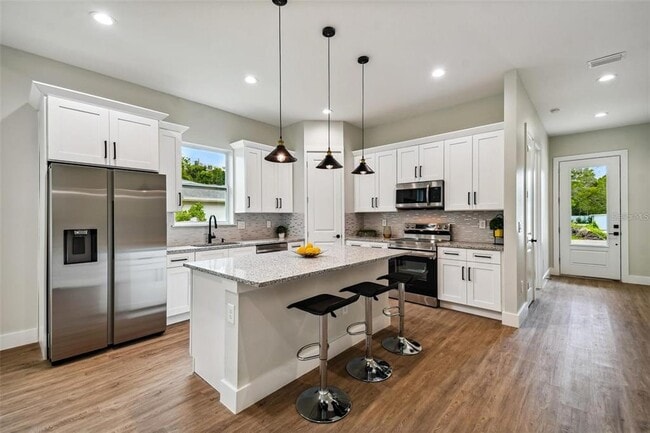 Building Photo - 2061 19th Ave SW