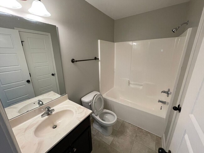 Building Photo - 96 Castlebay Dr