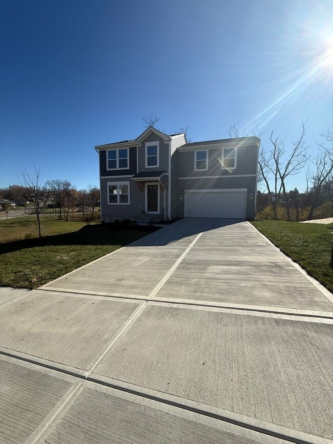 Building Photo - Home for the Holidays!