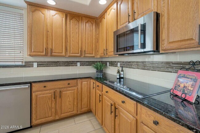 Building Photo - 40411 W Helen Ct