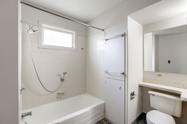 Building Photo - 5336/5338/5340 Ervin St Triplex