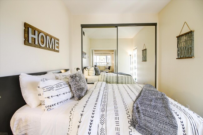 Building Photo - 1398 Meadow Ridge Cir