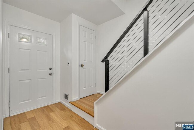 Building Photo - 13 Briarwood Ct