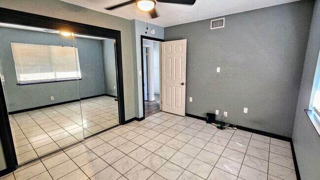 Building Photo - 1042 Lawanda Pl