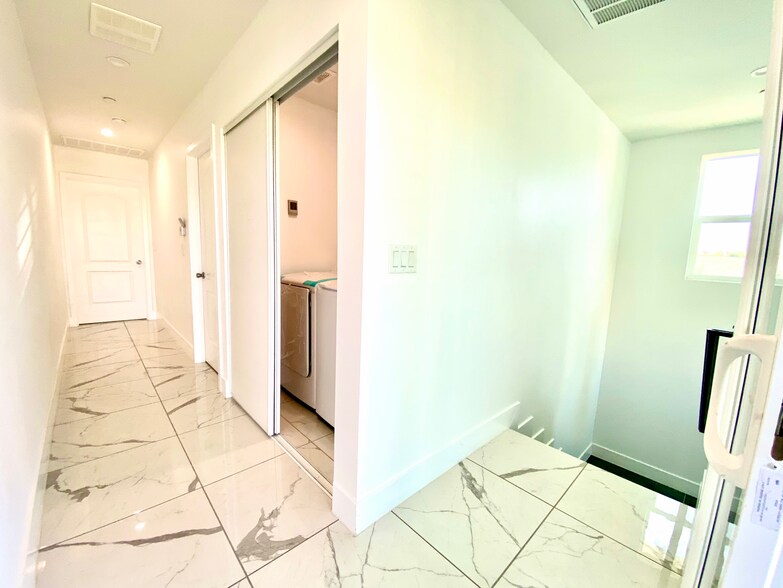 Building Photo - 232 E 27th St