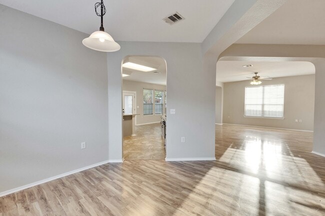 Building Photo - 6305 Roseborough Dr