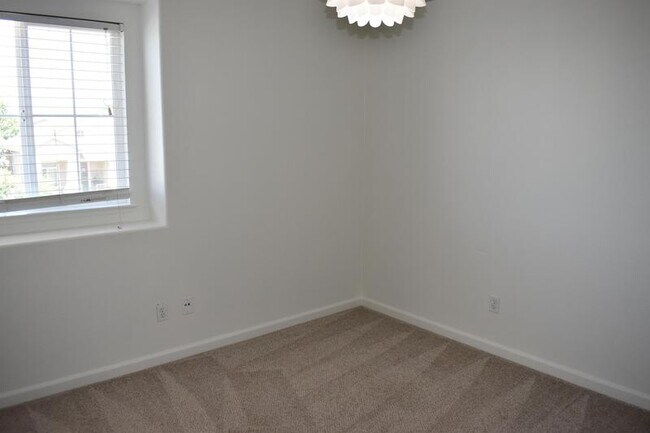Building Photo - 4670 Tolman Way